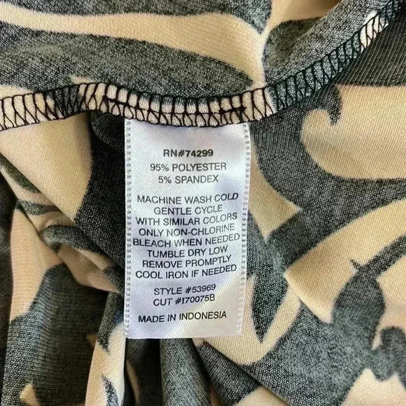 Stunning Black and Gold Dress - Picture 9 of 9